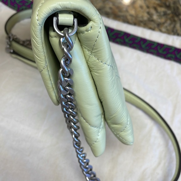 TORY BURCH KIRA DIAMOND QUILT CHAIN WALLET - Picture 5 of 8